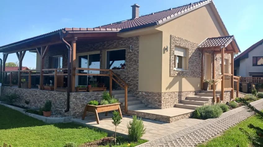 SKÁLA