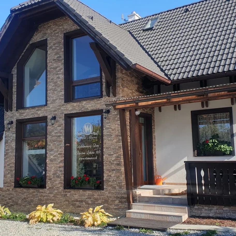Skála Vršatec hnědá